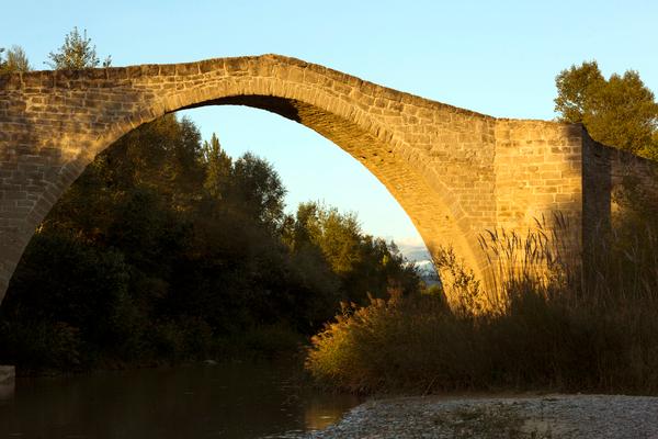 Imagen: puente romanico capella